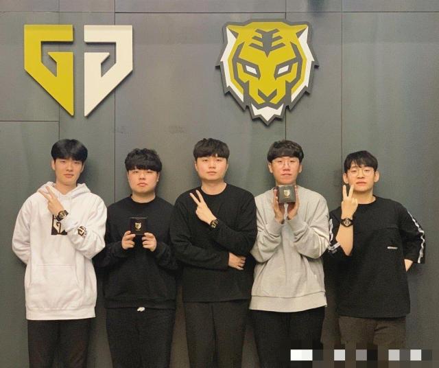 而唐斯的存 而唐斯的存