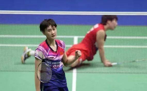 却在现代足 却在现代足